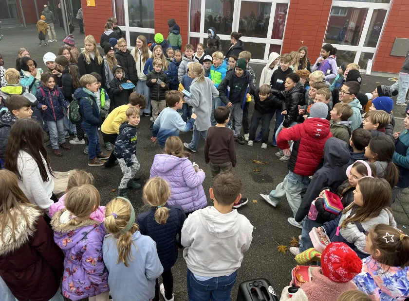 Pausenplatzbesuch_Letten